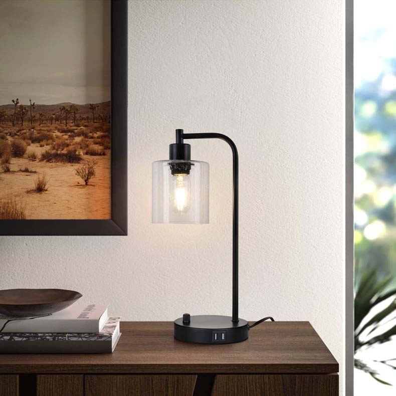 UrbanForge | Industrielle Tischleuchte mit USB-Anschluss