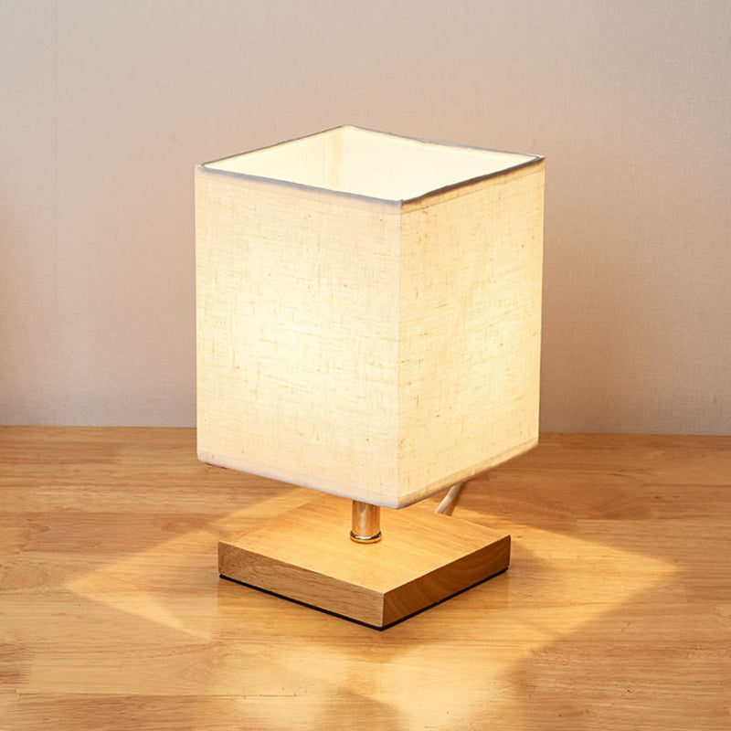 Linora | Tischlampe aus Holz und Leinen