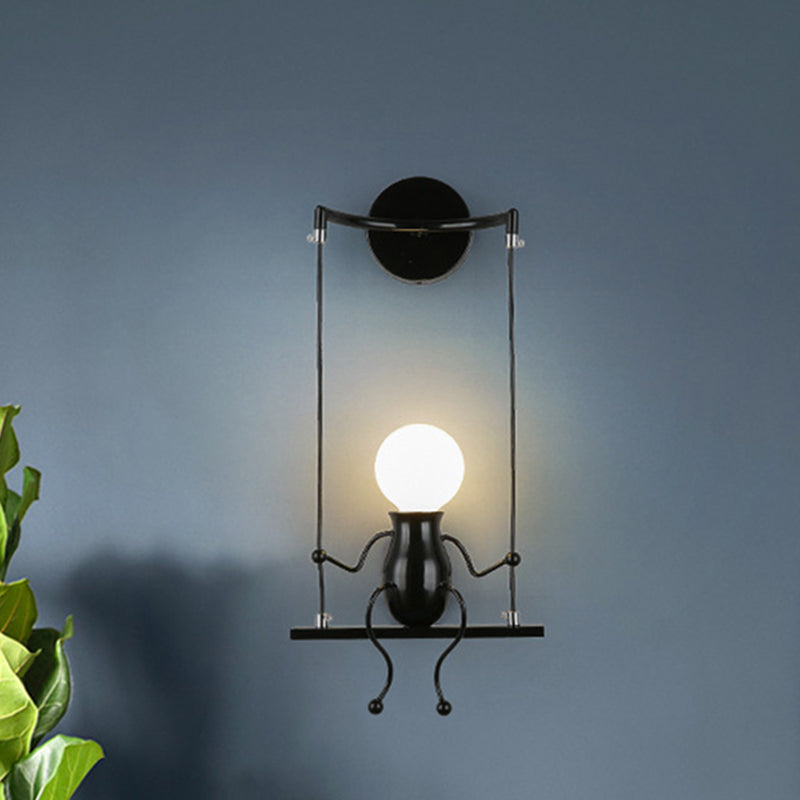 SwingMuse | Wandleuchte mit schaukelnder Figur