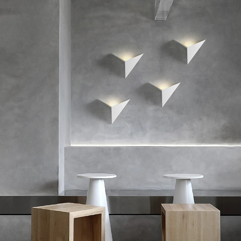 TriGlow | Minimalistische LED-Wandleuchte im Dreieck-Design