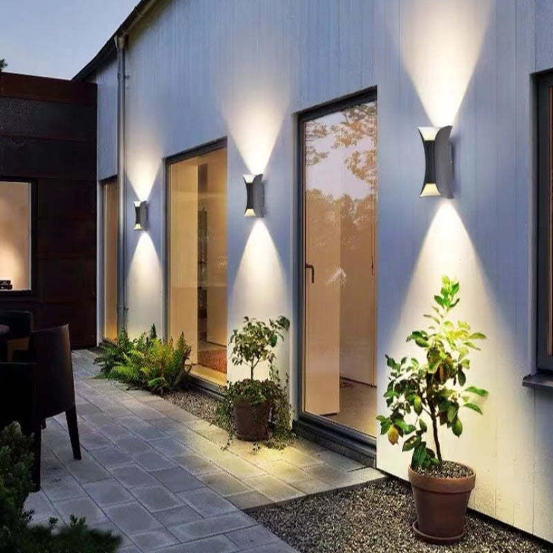 AmberLine | Minimalistische LED-Wandleuchte für drinnen & draußen